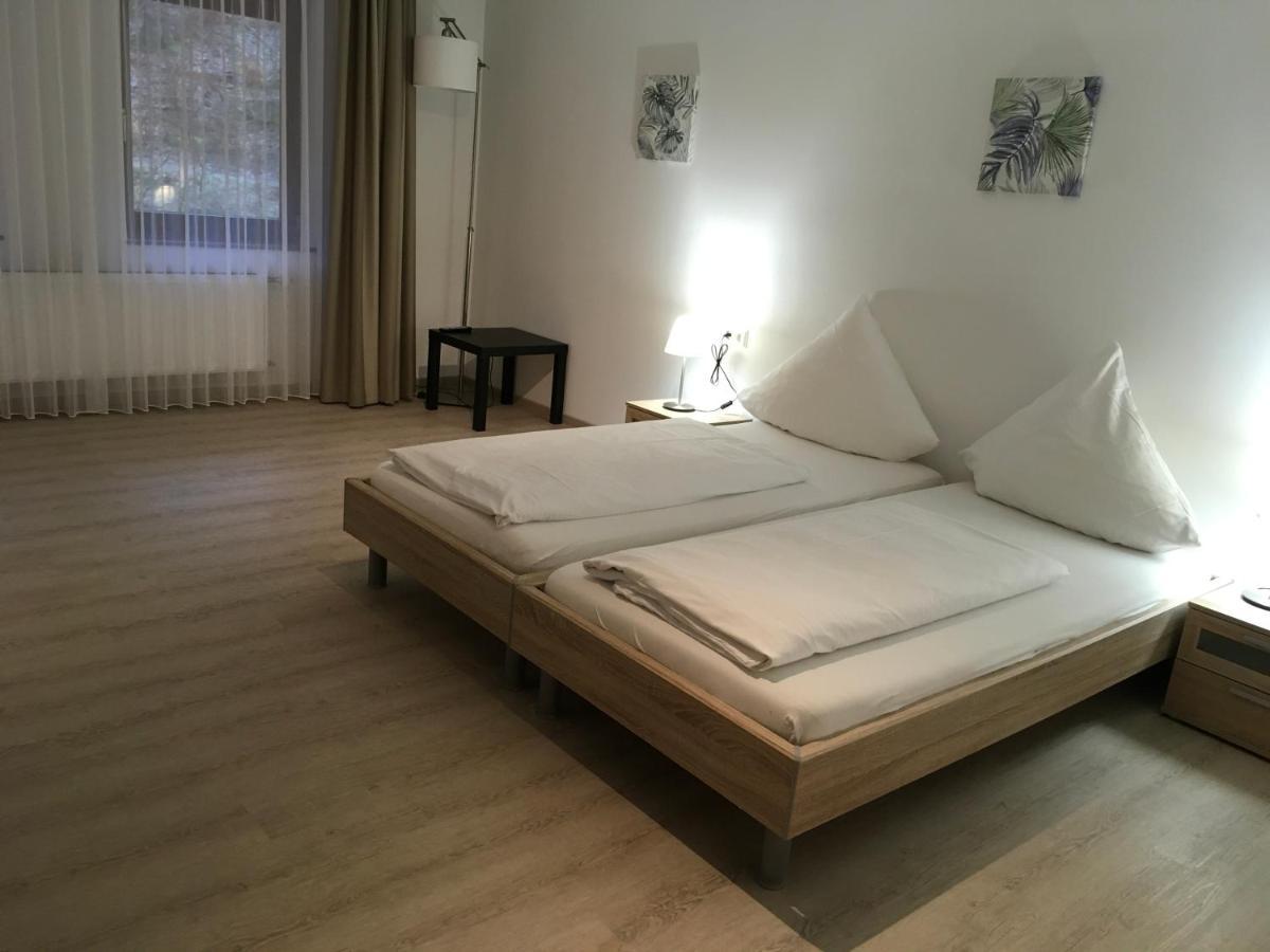 Hotel-Pension Zum Paradies فيلنغن المظهر الخارجي الصورة